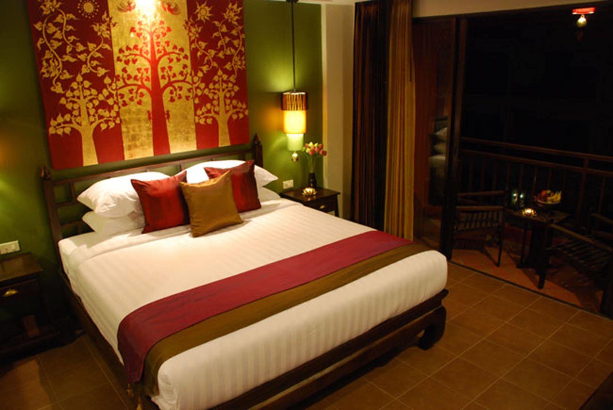 Siralanna Hotel Patong Exterior foto